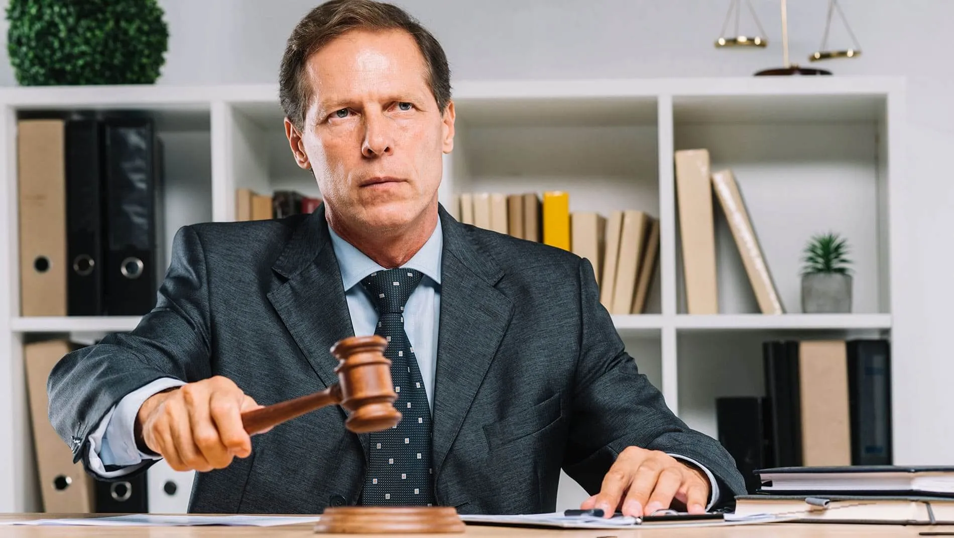 افضل مستشار قانوني